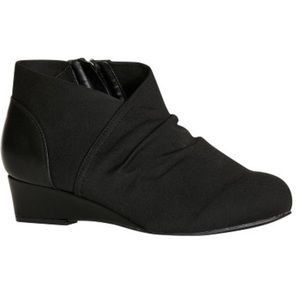 New wide width Black Luann Pleated Side Zip Bootie in size 12